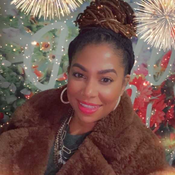 Meet your Posher, Marcia - Picture 4 of 4